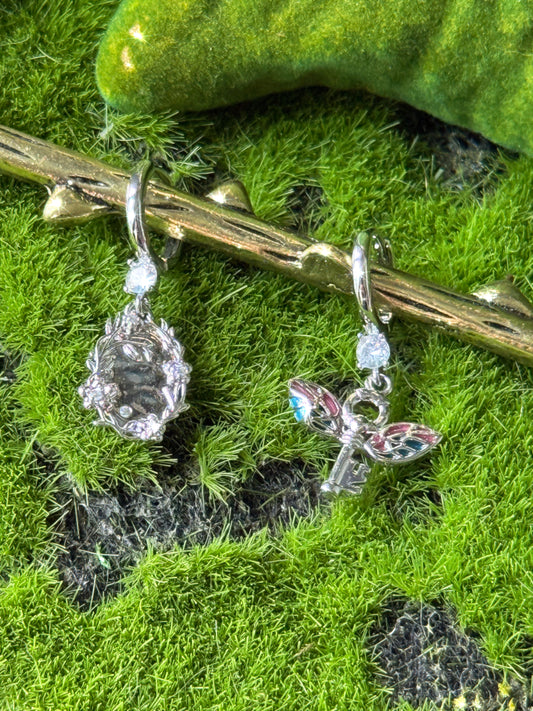 Fairy Portal 🧚♀️ 🪞 Huggie Earrings