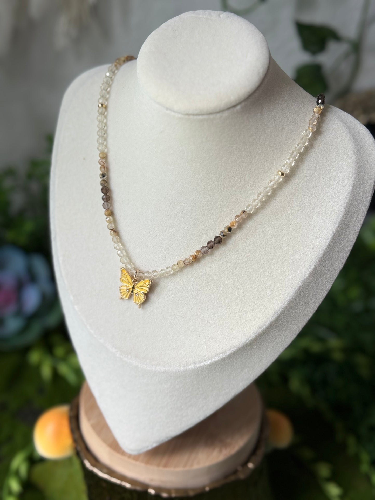Buttercup 🦋 17.15in Choker Necklace