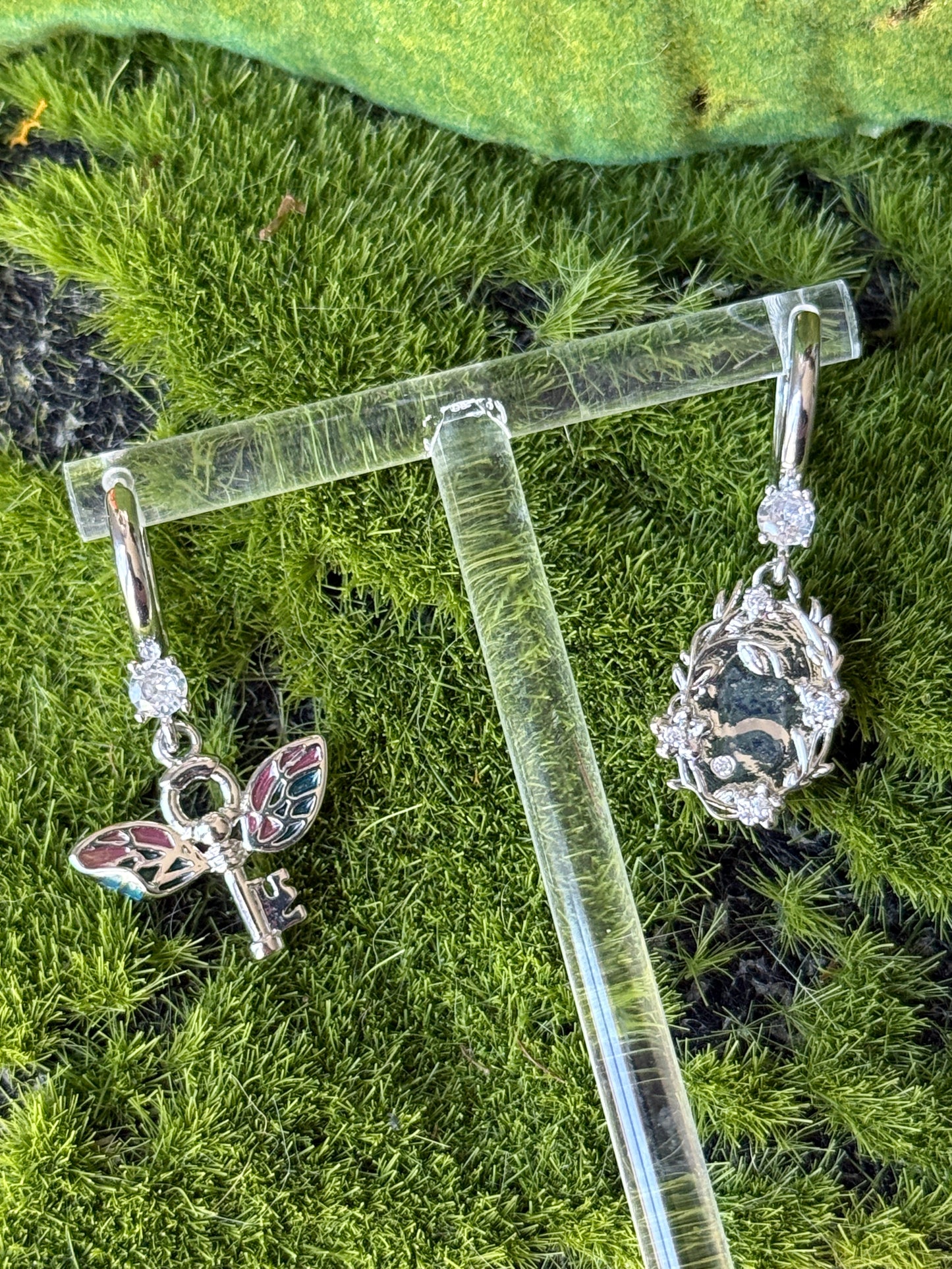 Fairy Portal 🧚♀️ 🪞 Huggie Earrings