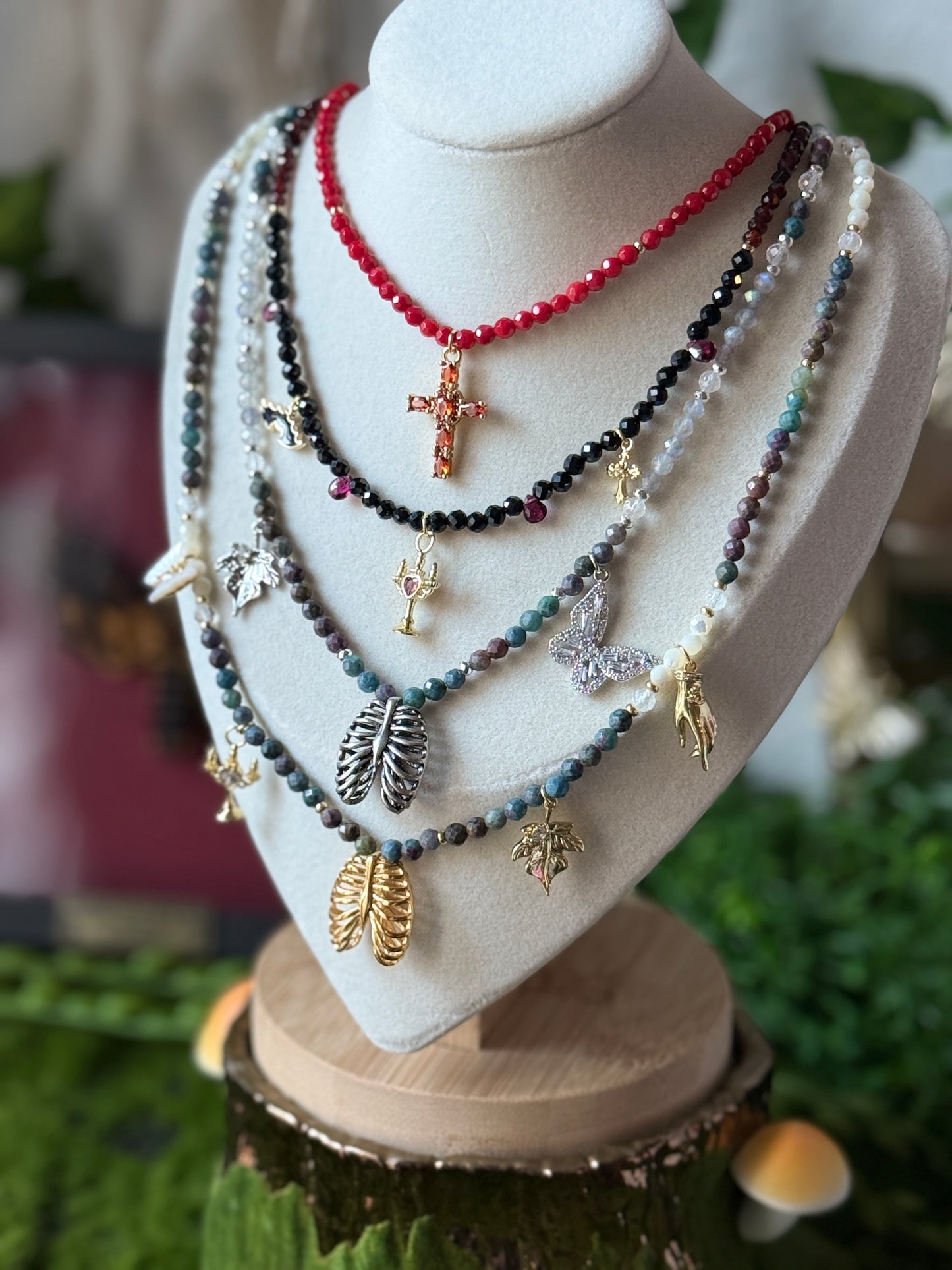 The Creature’s Reliquary 🕯️🍁 👉🏼👈🏼🦋 19.75 Choker Necklace