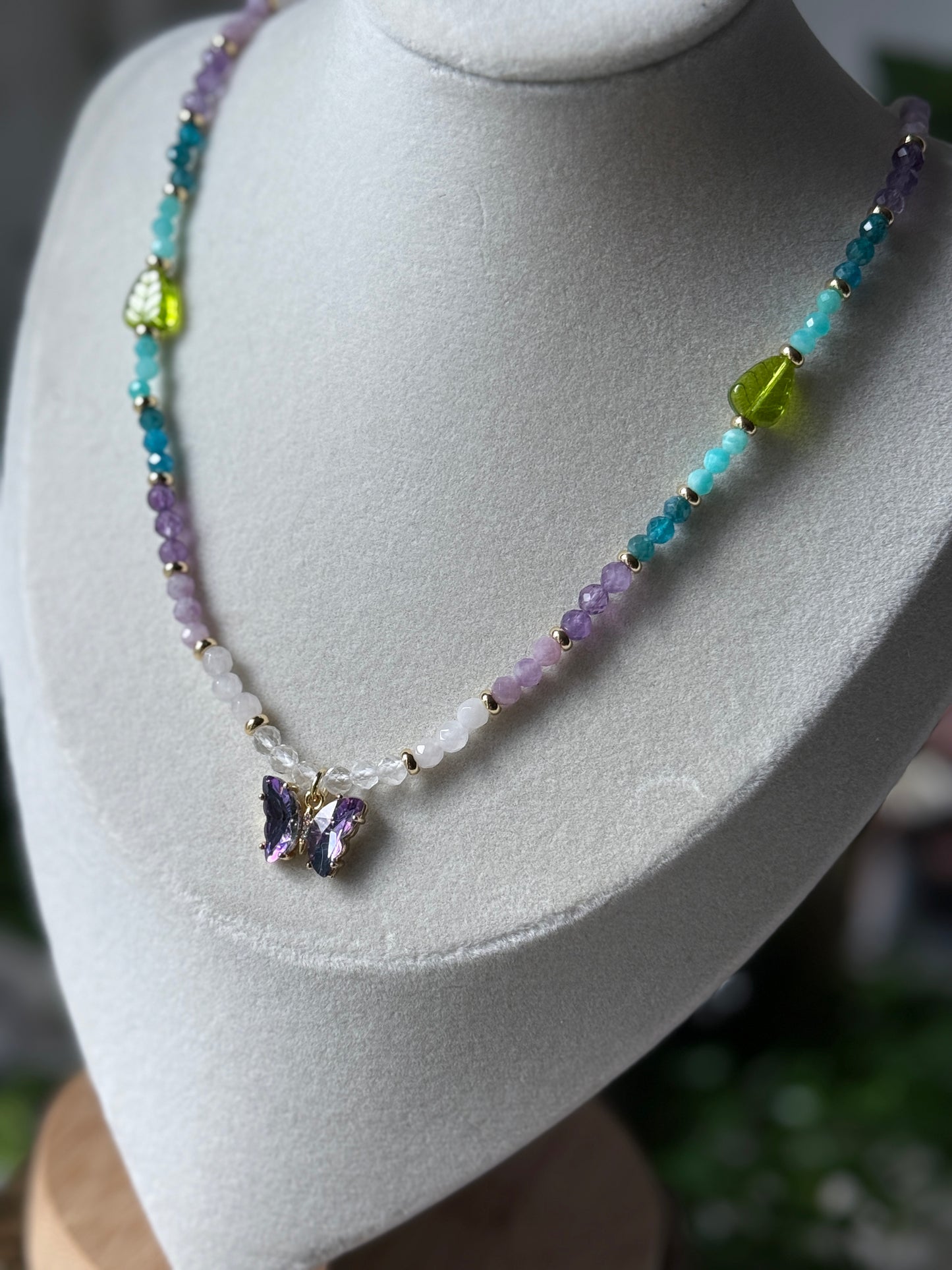 Fern Gully 16.5in Choker Necklace
